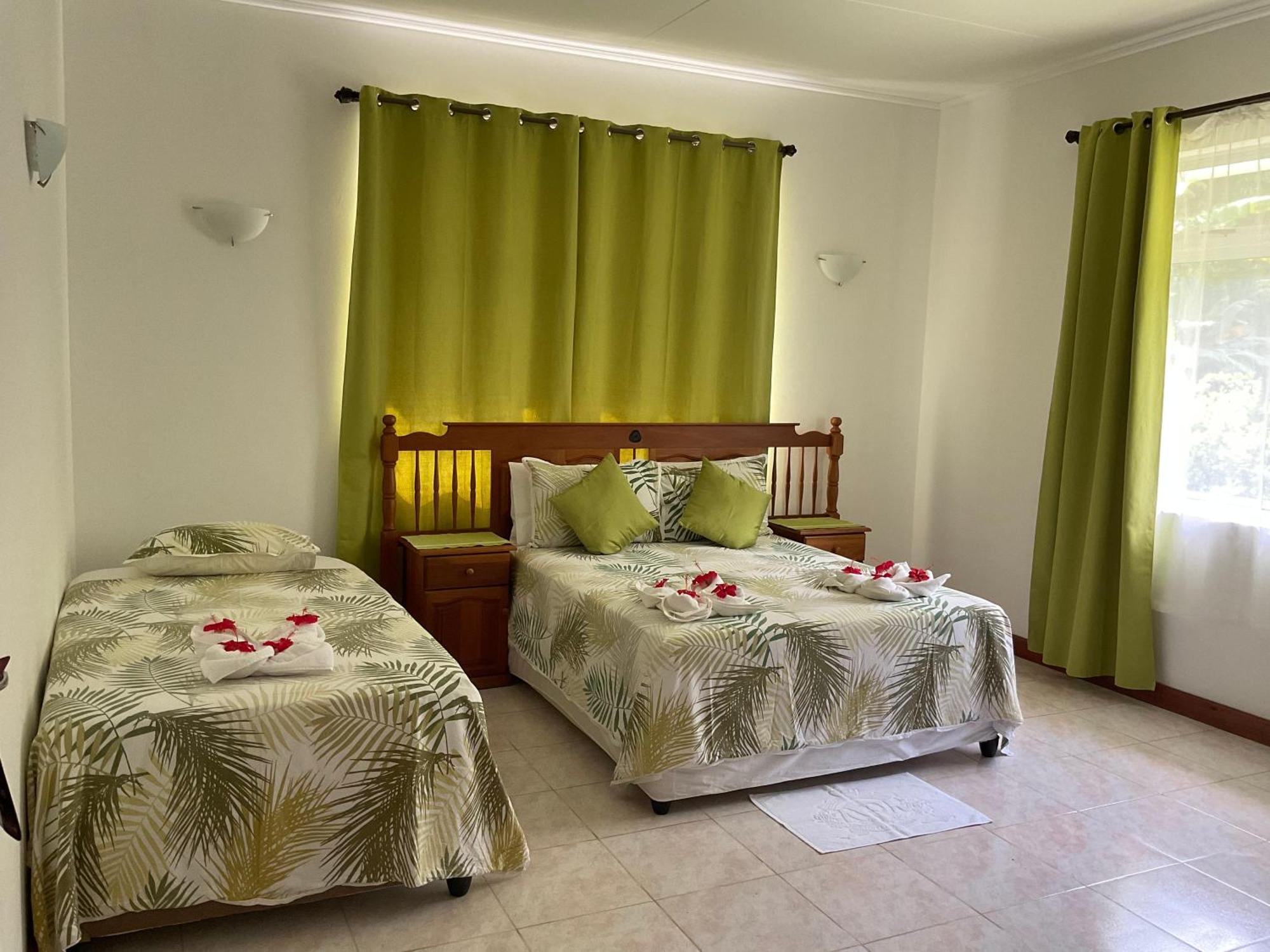 Le Chevalier Bay Pensión Anse Lazio Exterior foto