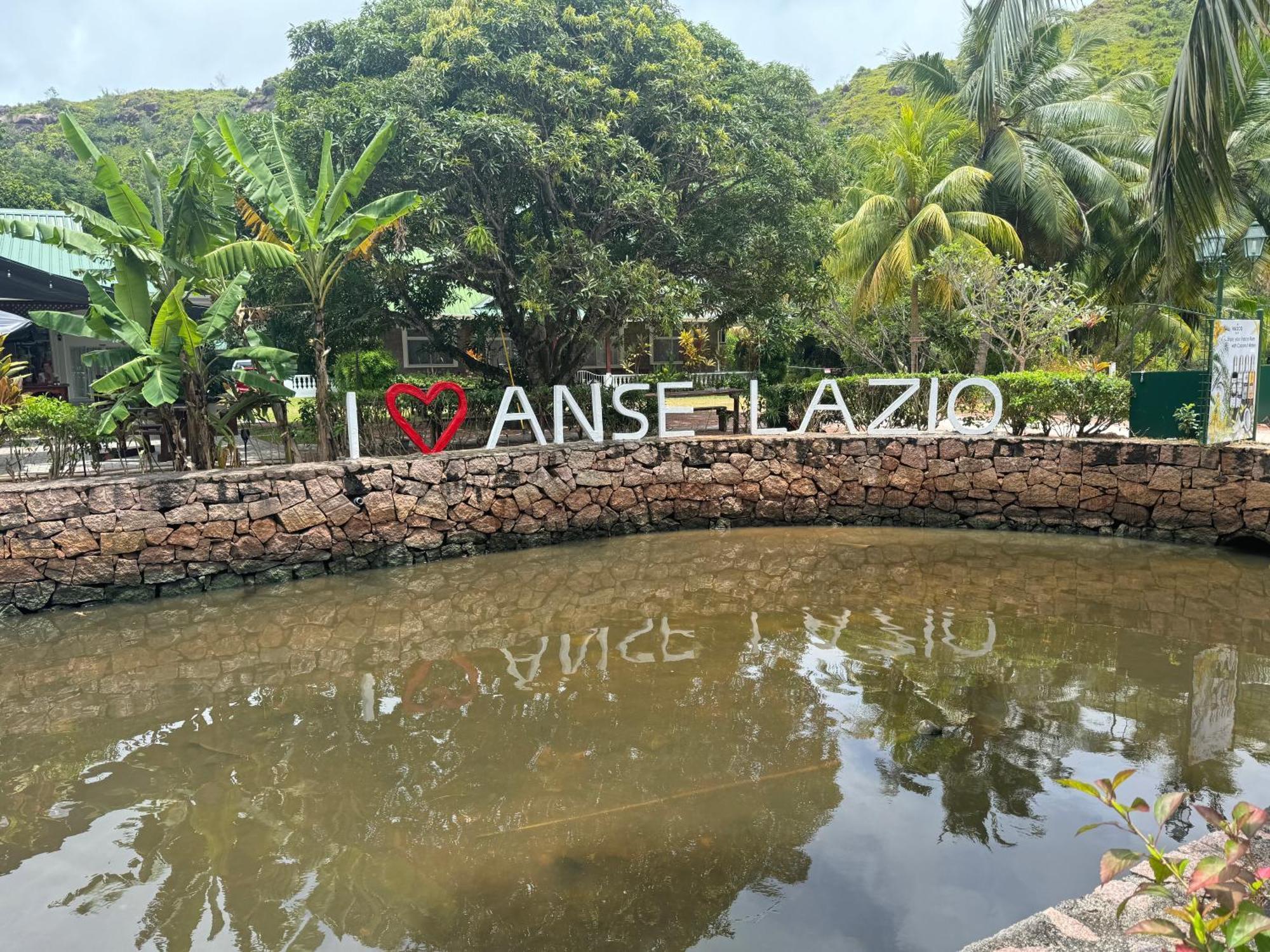 Le Chevalier Bay Pensión Anse Lazio Exterior foto