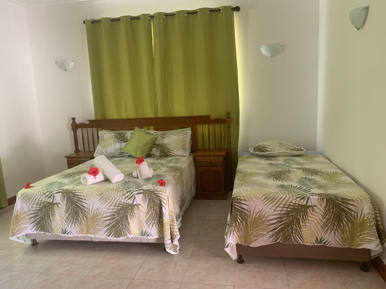 Le Chevalier Bay Pensión Anse Lazio Exterior foto